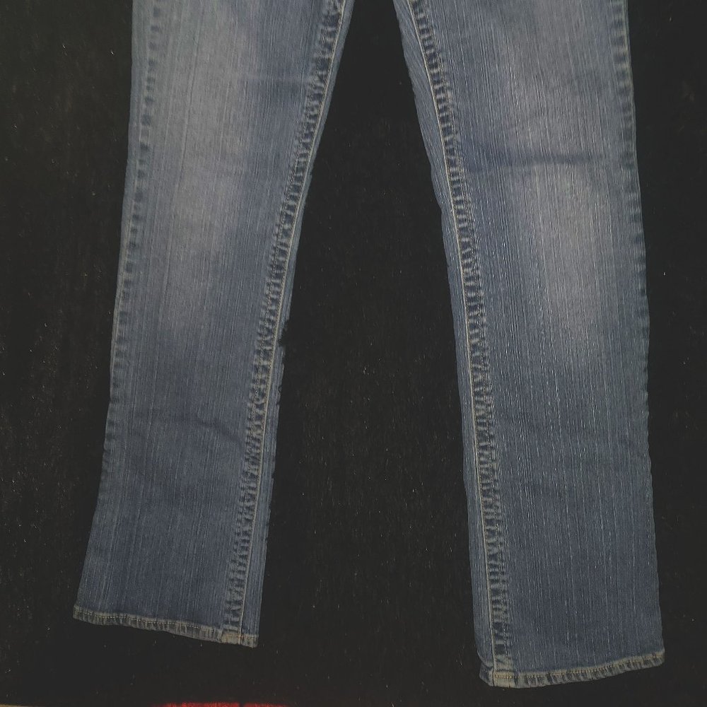 Adriana ladies' stylish skinny jeans in size 6/ 30" waist